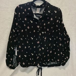 3/$20 No Boundaries tie long sleeve crop top